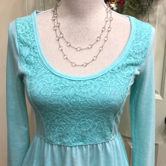Gillt Hicks Tiffany Blue Top - Picture 2 of 5